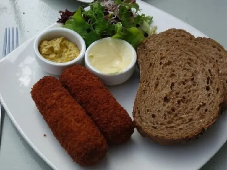 2 kroketten op brood